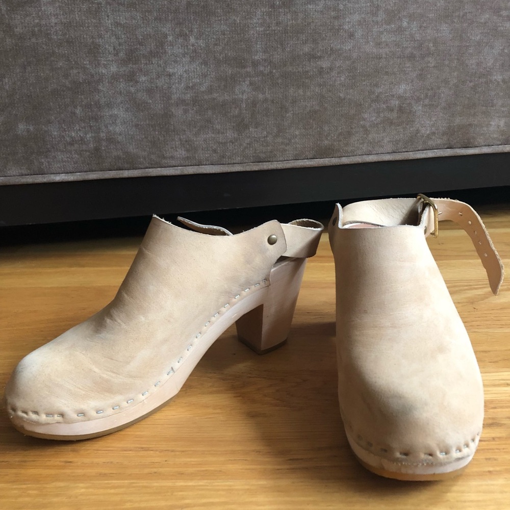 Bryr light tan Susie Clog, high heel. Rare find!